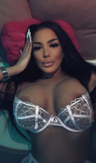 Heisse Mia Kalinda 24J